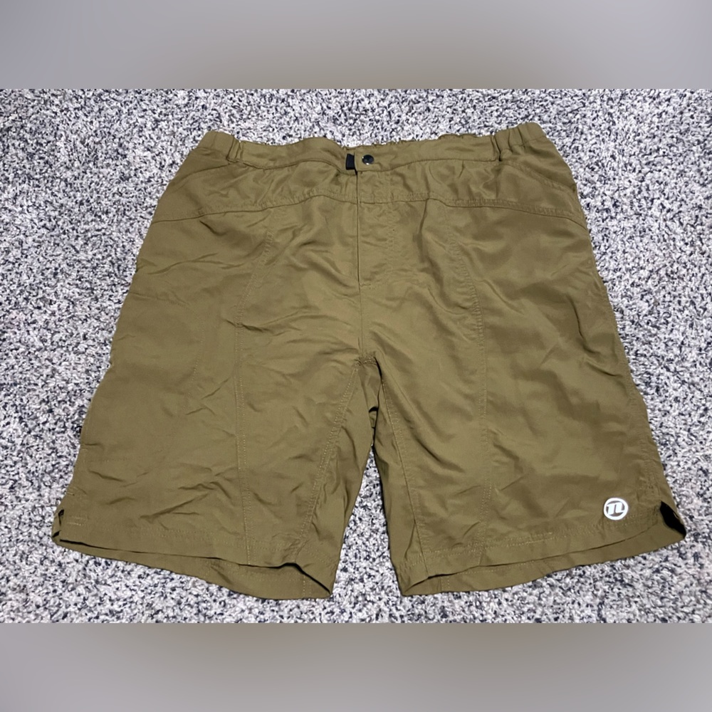 Mens size XL Novara padded mountain biking shorts. Olive green